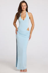 Vestido largo escotado con cuello halter en azul celeste
