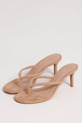 Sandalias de tacón con tira fina en color tostado suave