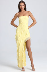 Maxivestido con volantes y escote bandeau en color sorbete de limón