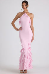 Vestido largo con cuello halter con volantes en rosa pálido
