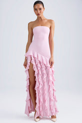 Vestido sin tirantes con volantes, en rosa claro