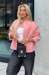 Chaqueta rosa de Love Is Blind