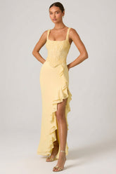 Vestido corsé amarillo con volantes y adornos