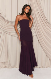 Enviando mi mejor vestido maxi sin tirantes burdeos