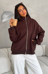 Chaqueta con cuello embudo con cremallera frontal extragrande Such A Dream Chocolate