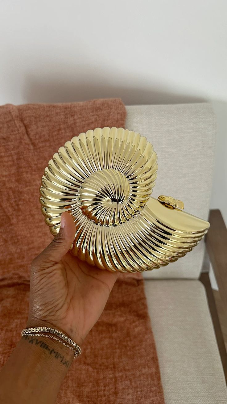 Liv | Women's Shell-Shaped Metallic Clutch Bag with Chain Strap
